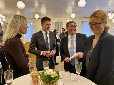 Viele interessante Gesprche fanden im Anschluss statt: Hier gute Stimmung bei Julia Sydow, Max Panhans, Brgermeister Alexander Kreissl und Sabrina Otto.