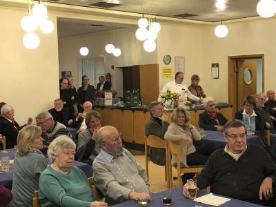 Im Hintergrund am Tresen unser bewhrter Kreisbeigeordneter Marco Hesser, der fr die Getrnke sorgte.