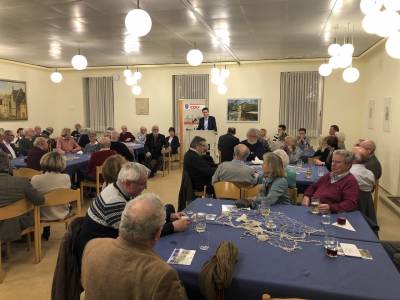 Das Haus Hufnagel war bis auf den letzten Platz gefllt, als Max Panhans um 19 Uhr die Gste begrte.