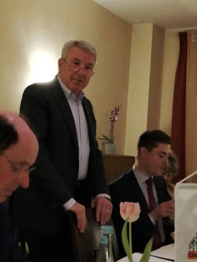 Sozialsysteme zukunftssicher machen durch flexible Altersgrenzen, Wachstumschancen durch Innovationen nutzen und flexible Arbeitszeiten waren weitere Themen.