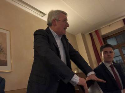 z.B. Brokratieabbau, Senkung der Unternehmenssteuern und hier die Gleichbehandlung von Personengesellschaften (Mittelstand) mit Kapitalgesellshaften.