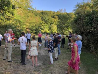 Dr. Horn erluterte, dass hier auch eine Brovermietung angestrebt wird,um die Einnahmen der Stiftung zum Erhalt des Schlosses auf eine breitere Basis zu stellen.