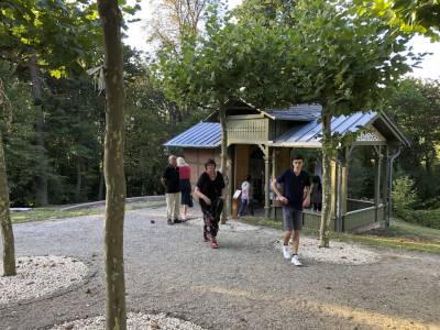 Nach der bernahme durch die Stiftung wurde neben dem Russenhaus, das jetzt ein Museum beherbergt, auch das Badehuschen restauriert.