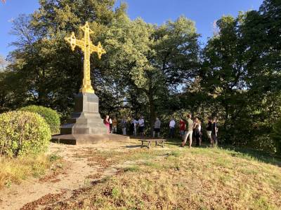 Am goldenen Kreuz erfuhren wir mehr ber die Geschichte der Battenberger.