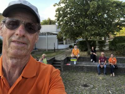 Der Schatten war nach dem heissen Rundgang auch bei Jrgen Neipp willkommen.