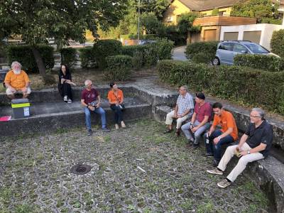 In der Sitzkuhle vor dem Brgerhaus gabs zum Abschluss eine Erfrischung.