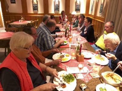 Gutes Essen und interessante Gesprche machten den Abend kurzweilig.