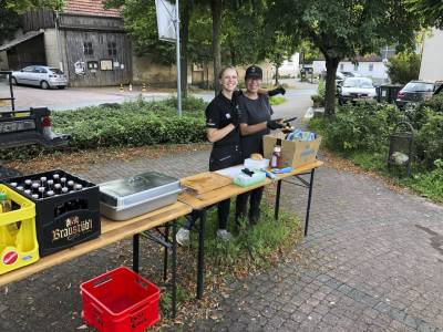 Familie Hoffner sorgte mit Speis und Trank fr Feuerwehr und Besucher fr den geselligen Ausklang.