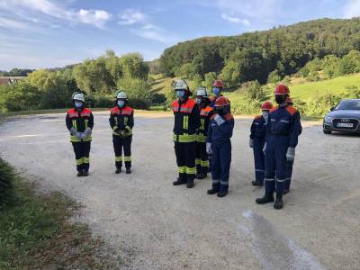 Fr die eindrucksvolle bung gab es groen Beifall fr die Jugendfeuerwehr.