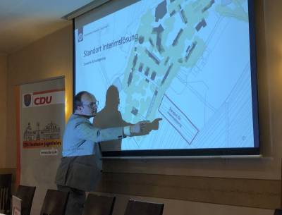 Auch am Schuldorf Bergstrae steigen die Schlerzahlen und die Renovierungen im Bestand erforden eine Interimslsung auerhalb.